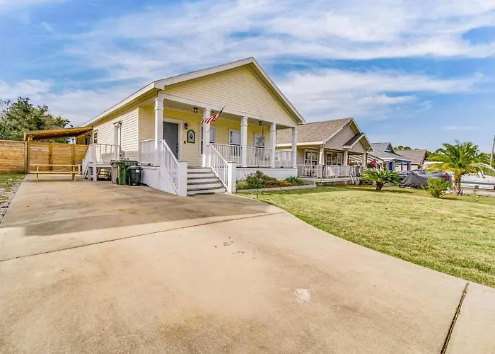 Private Patio & Close To Coastal