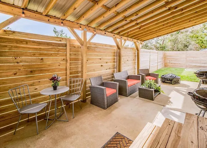 Private Patio & Close To Coastal *