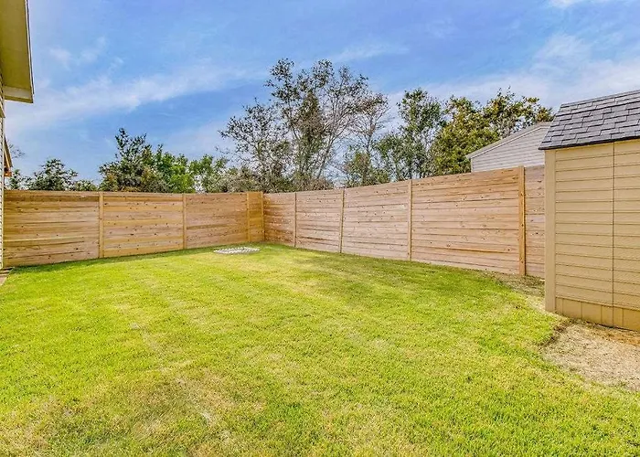 Private Patio & Close To Coastal *