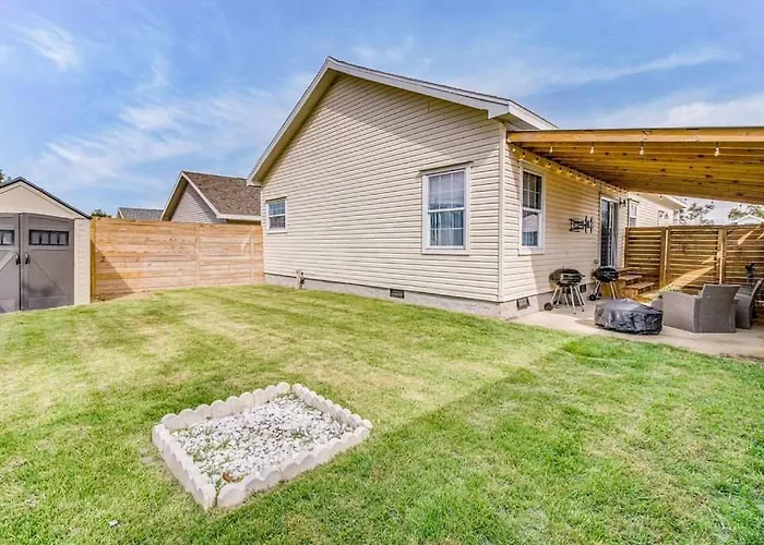 Private Patio & Close To Coastal
