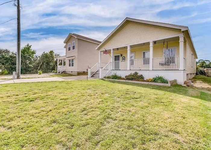 Holiday home Private Patio & Close To Coastal *