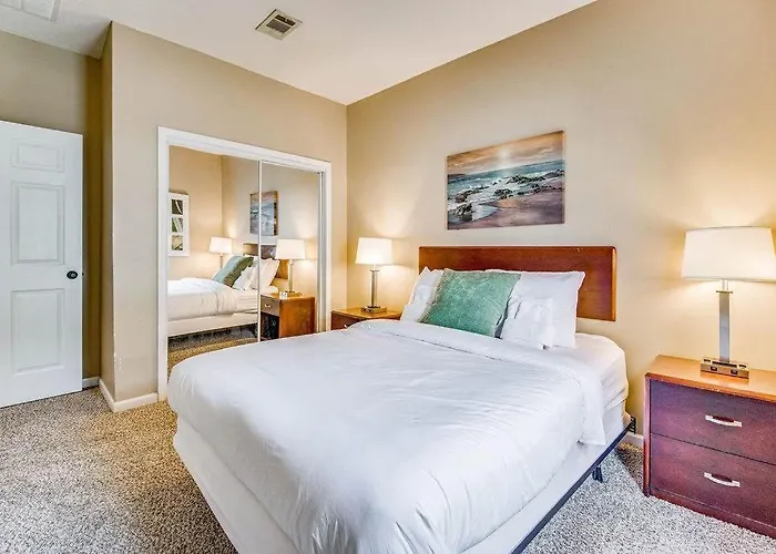 Holiday home Private Patio & Close To Coastal Pensacola