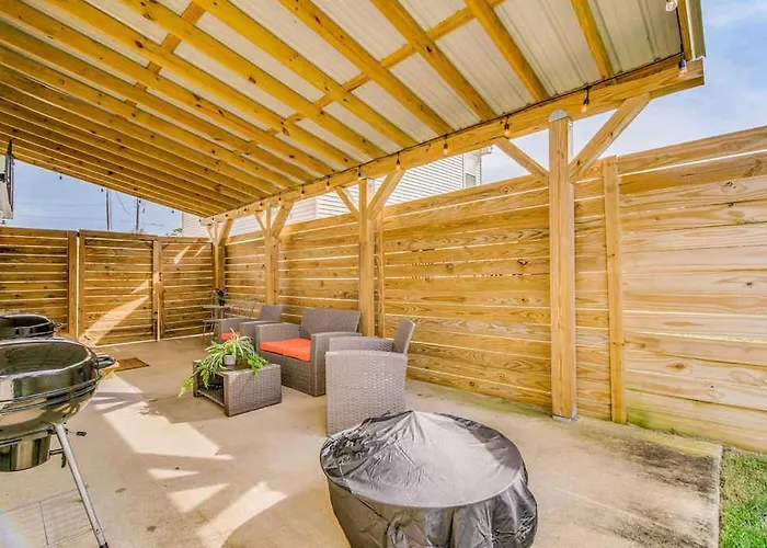 Holiday home Private Patio & Close To Coastal