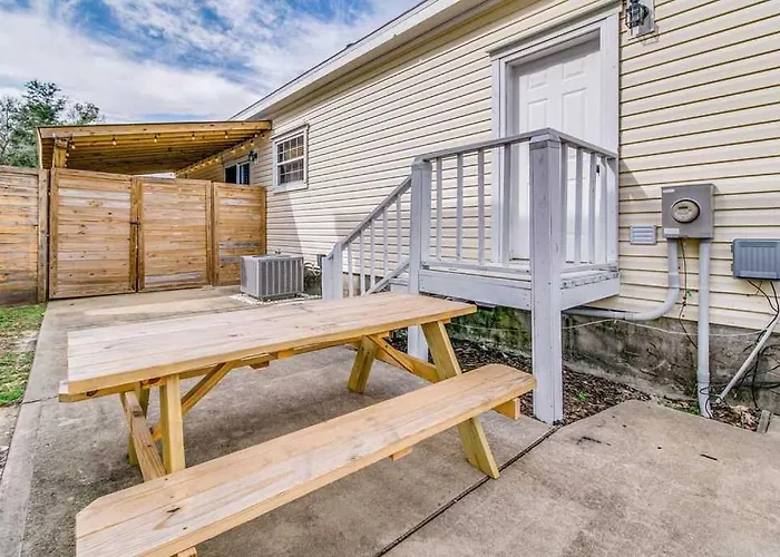 Private Patio & Close To Coastal Holiday home *