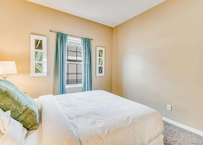 Private Patio & Close To Coastal *