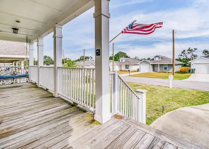 Private Patio & Close To Coastal Holiday home *