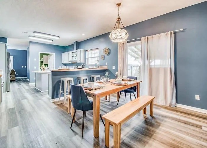Private Patio & Close To Coastal *