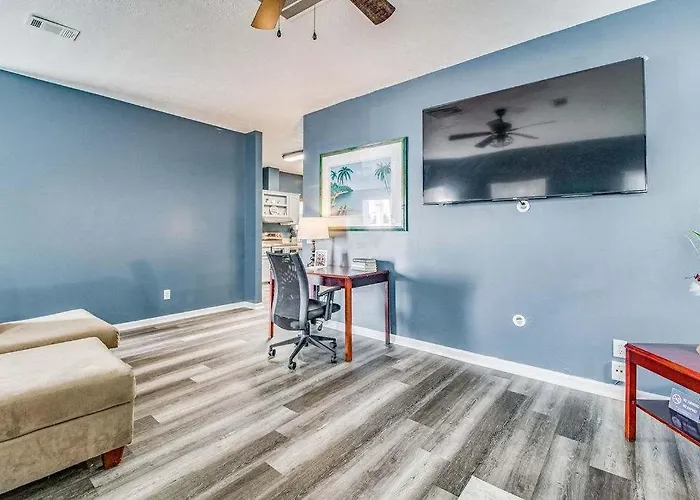 Holiday home Private Patio & Close To Coastal Pensacola